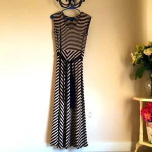 Full length Ann Taylor MP  stretchy dress in black and badge color